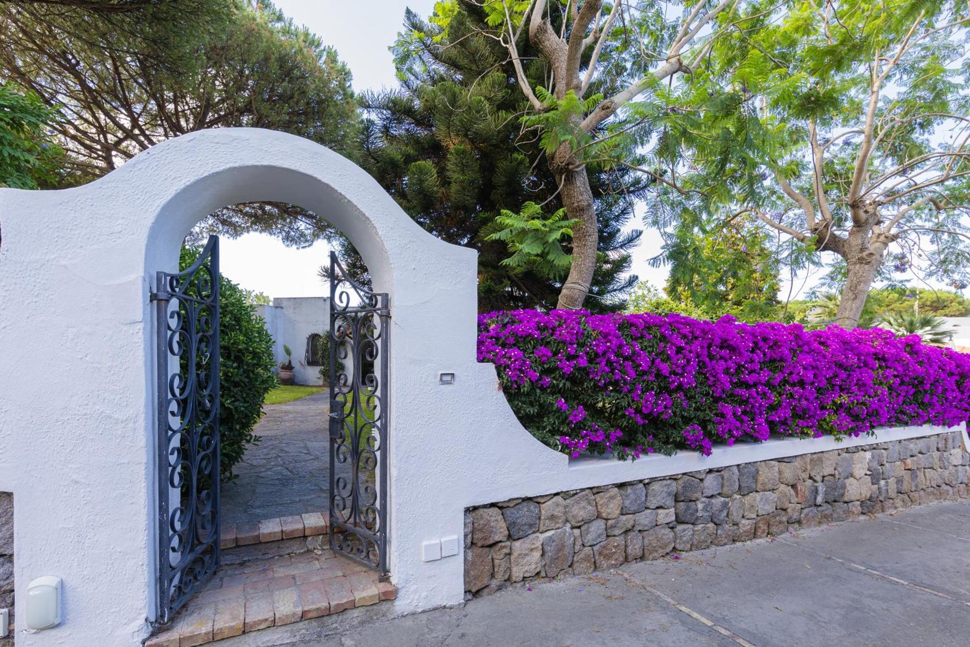 Villetta Con Giardino Esclusivo Di 1000 Mq, Piscina, Tennis, Calcio, Bocce Forio  Екстер'єр фото