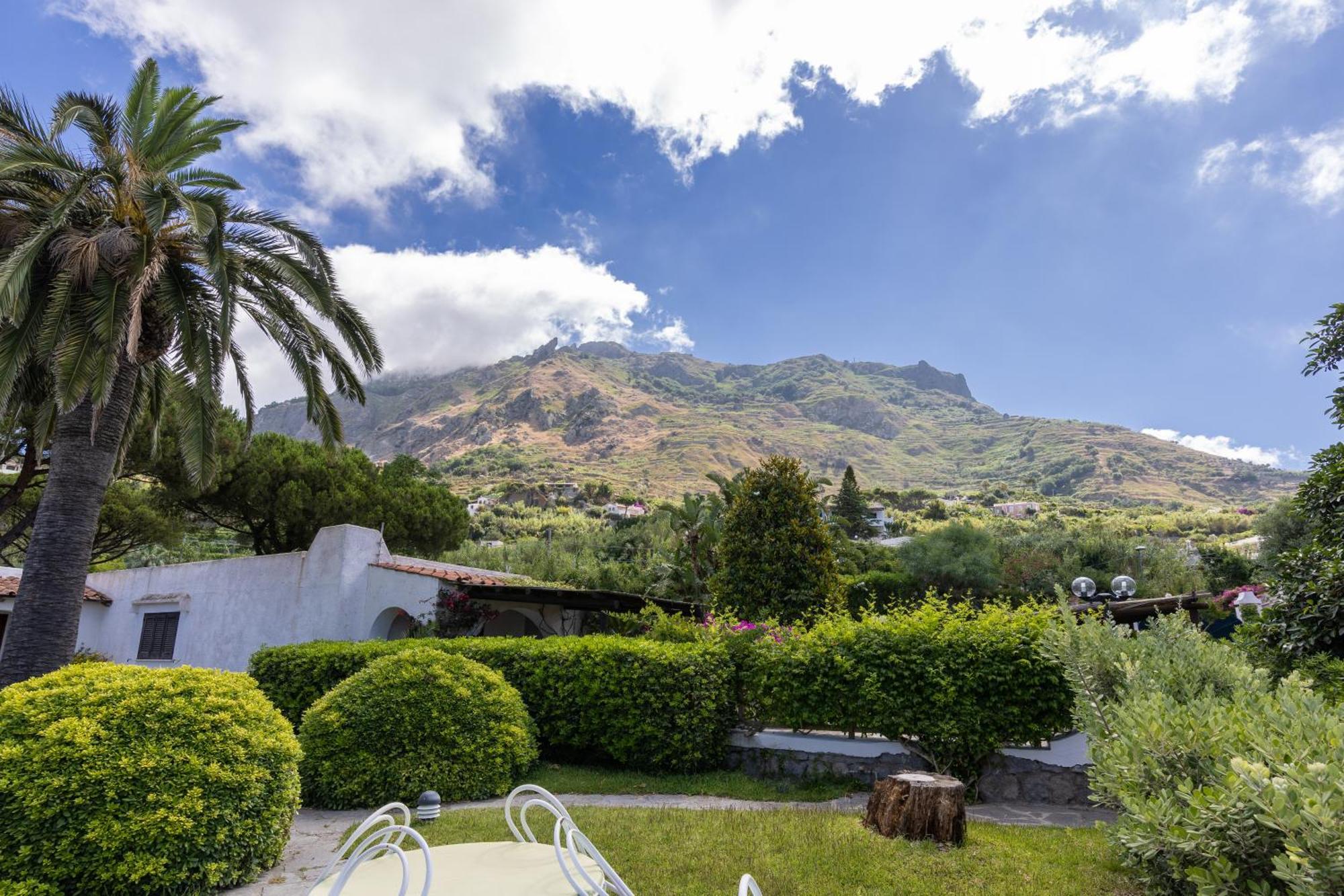 Villetta Con Giardino Esclusivo Di 1000 Mq, Piscina, Tennis, Calcio, Bocce Forio  Екстер'єр фото